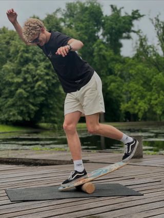 💪💥Základní postoj je jen začátek. Expozice je o krok dál – zvládneš udržet rovnováhu i v téhle pozici? Pokud tápeš podívej...