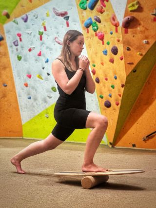 🤸‍♂️🧗‍♂️Stabilita, koordinace a svaly core jsou vlastnosti přenositelné do mnoha sportů, a právě balance board je skvělá...